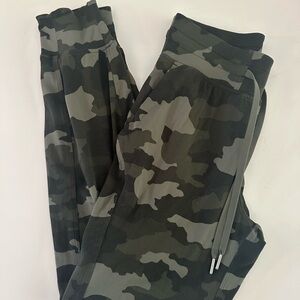 Lululemon Khaki Camo jogger High Waisted S